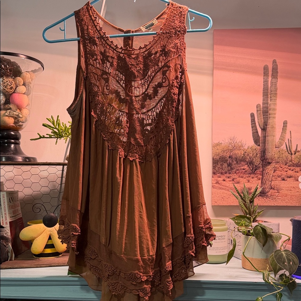 Gimmicks by BKE Brown Mesh Top